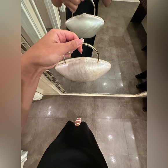 COPY - ZARA PEARL MINAUDIERE BAG - Cult Gaia vibes - Picture 5 of 6